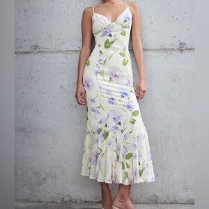 V-Neck Pleated Cream Maxi Dress